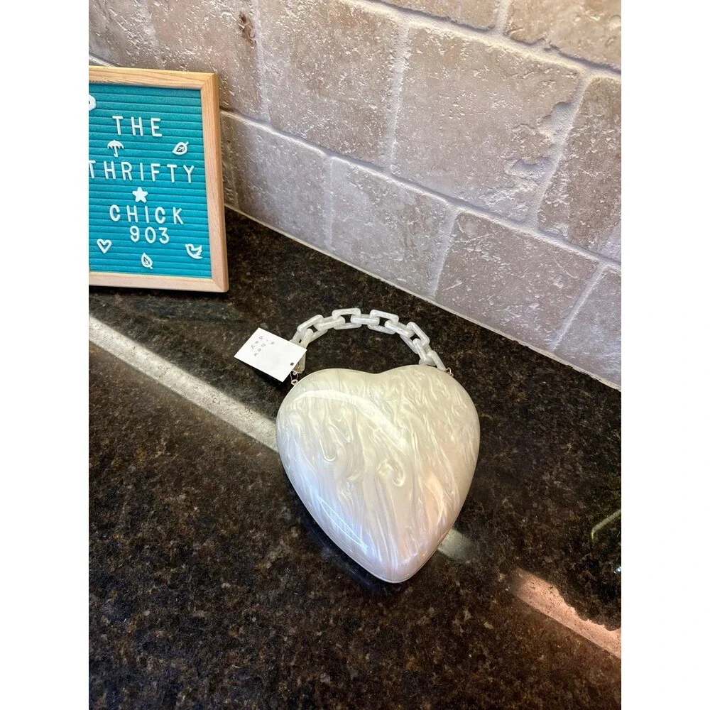 A New Day Pearl Marbled Heart Acrylic Clutch Purse Acrylic ChainHandle NWT